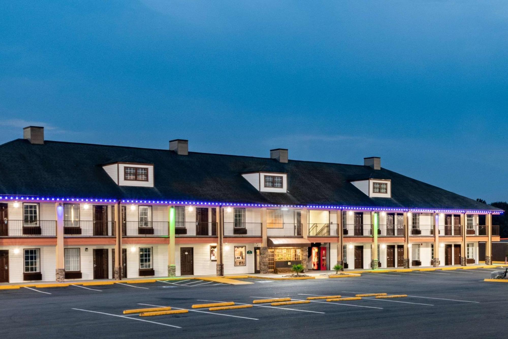 Baymont By Wyndham Commerce Ga Near Tanger Outlets Mall Luaran gambar