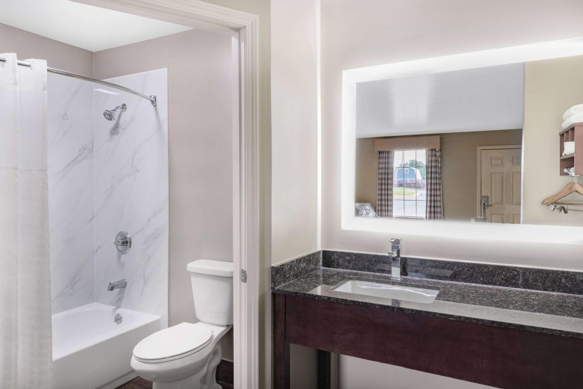 Baymont By Wyndham Commerce Ga Near Tanger Outlets Mall Luaran gambar