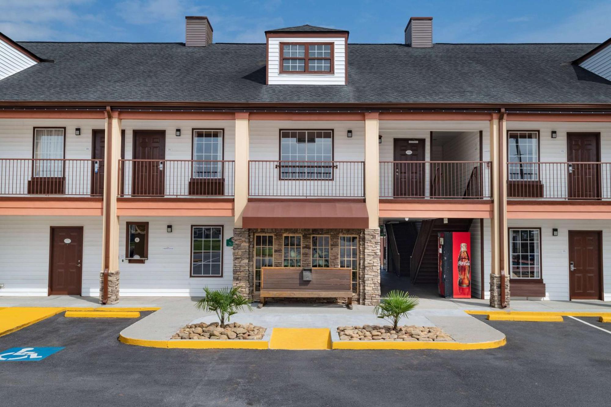 Baymont By Wyndham Commerce Ga Near Tanger Outlets Mall Luaran gambar